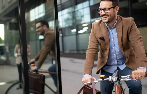 Une personne sur un vélo