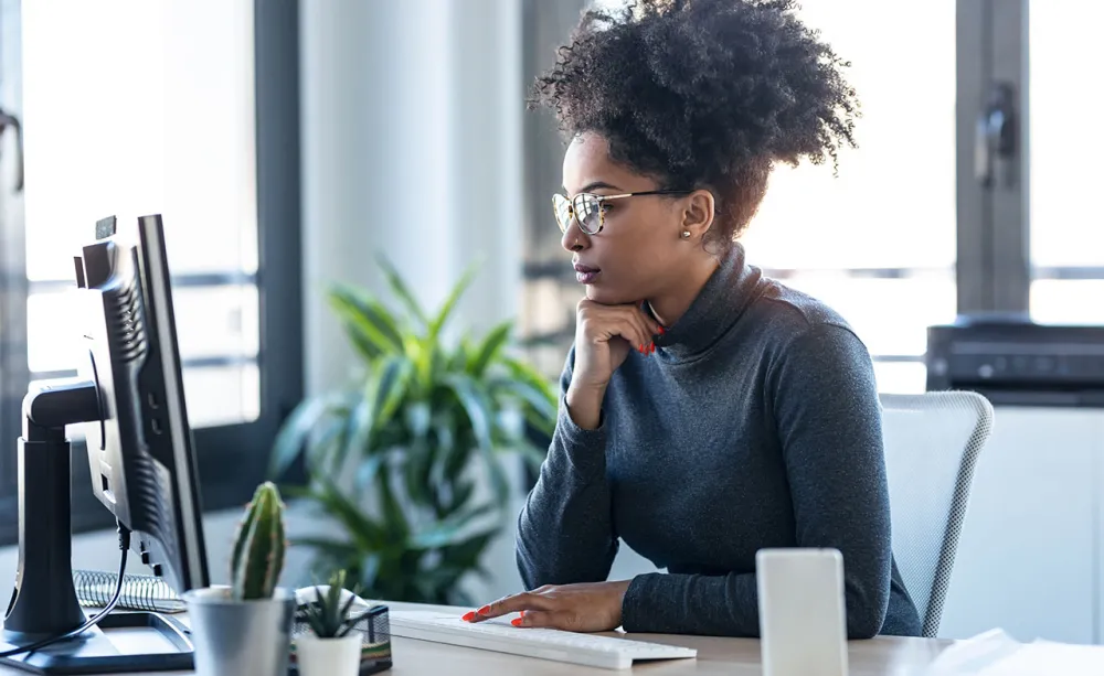 woman-at-computer woman using computer in office